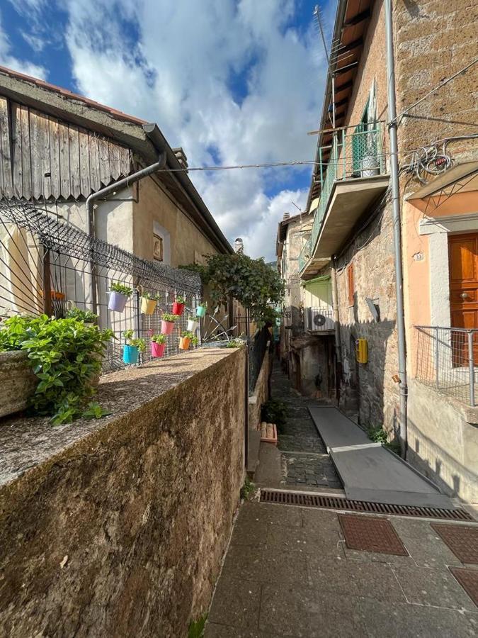 Апартаменты La Rocca House Сориано-нель-Чимино Экстерьер фото